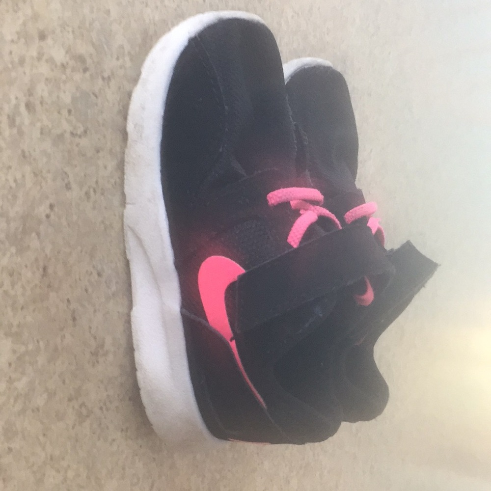 Toddler girls Nike shoes